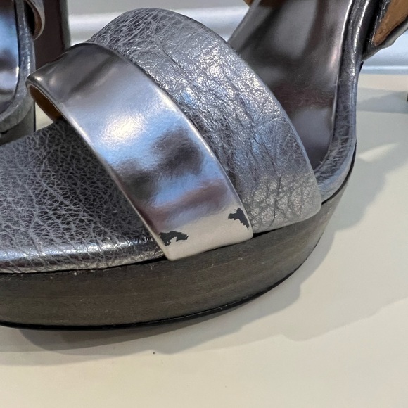 NEW Coach Pewter Heels 7.5M - Picture 8 of 9